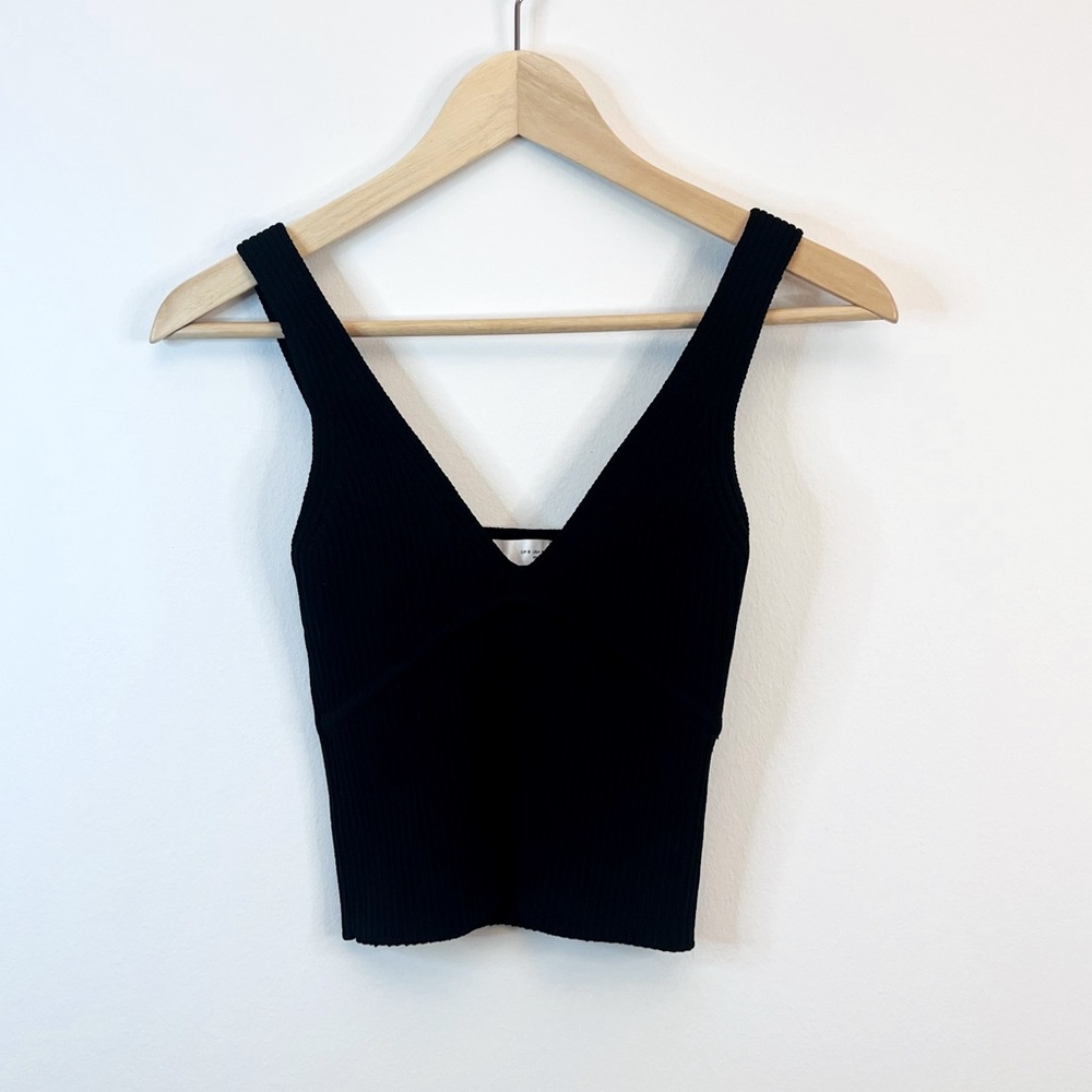 Ribbed V neck Tank top slight crop top by Zara in black